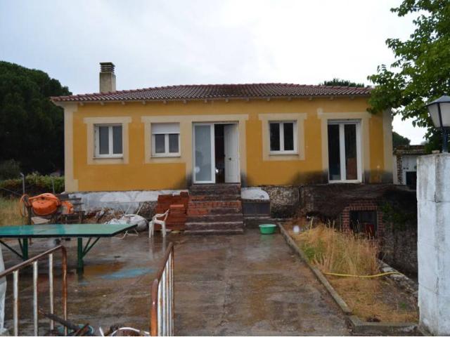 Villa en venta en Valdestillas
