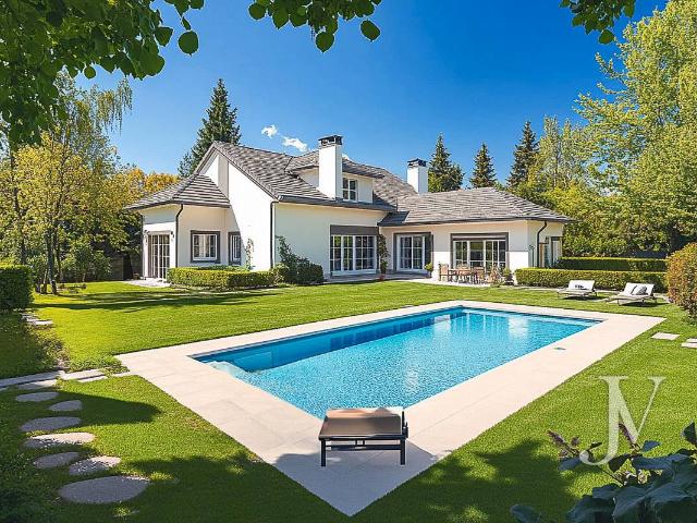 Chalet en venta en Madrid, Cortes