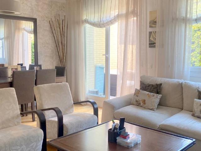 Villa en venta en Madrid, Cortes