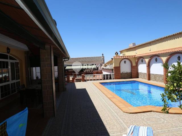 Villa en venta en Valencia De Las Torres