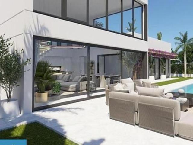 Villa en venta en Estepona, Barriada Blas Infante