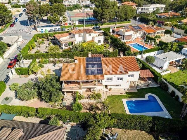 Chalet en venta en La Nucia, Valencia
