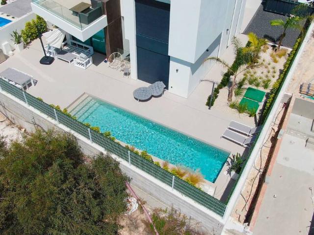 Villa en venta en La Nucia