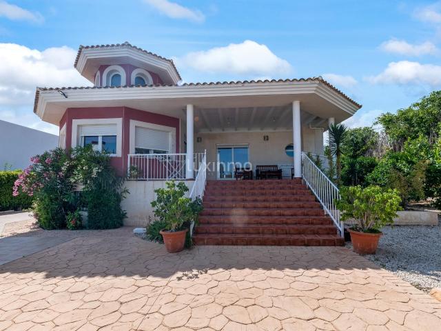 Villa en venta en La Nucia