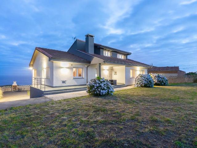 Villa en venta en Gozón, Los Laureles