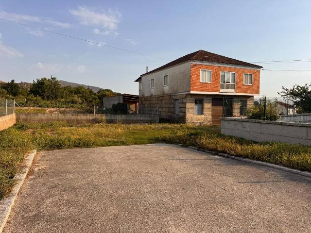 Chalet en venta en Verín