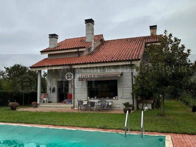 Chalet en venta en Verín