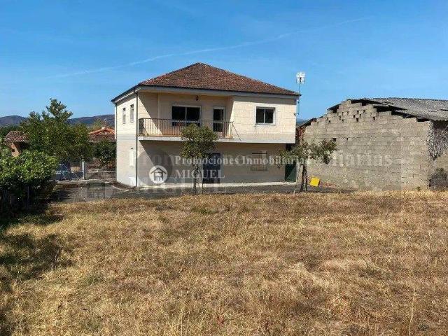 Chalet en venta en Verín