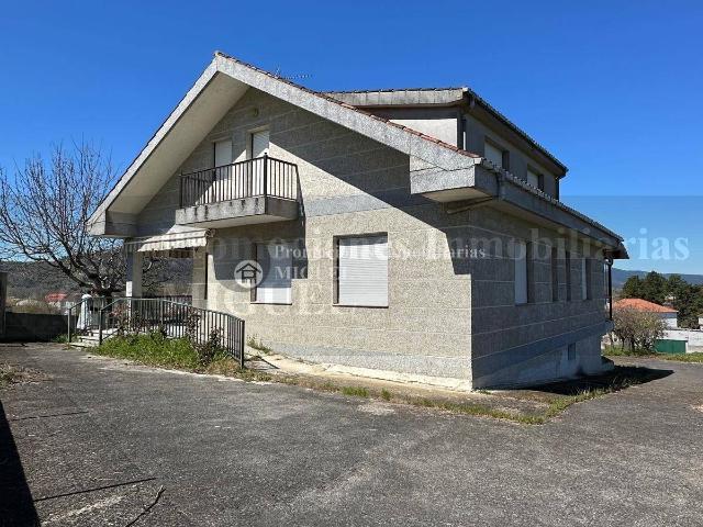 Chalet en venta en Verín