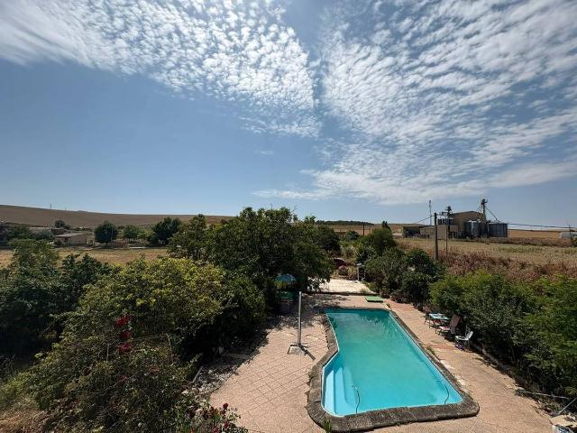 Chalet en venta en Vezdemarbán, Castilla y León
