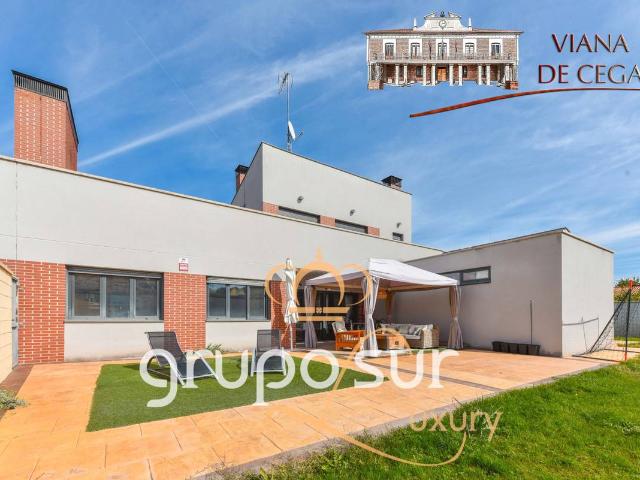 Villa en venta en Viana De Cega