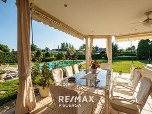 Villa en venta en Viana De Cega