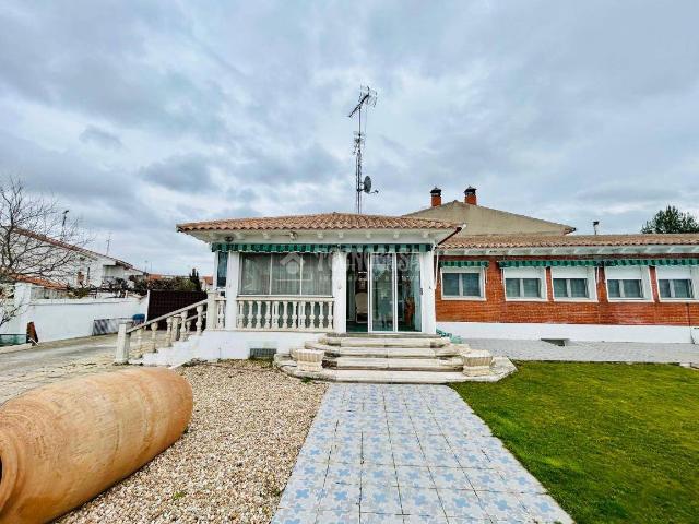 Villa en venta en Viana De Cega