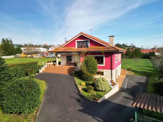 Chalet en venta en Santolaya, Siero