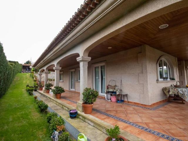 Chalet en venta en Cordeda, A Coruña