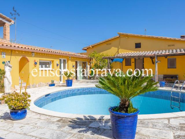 Villa en venta en Viladamat