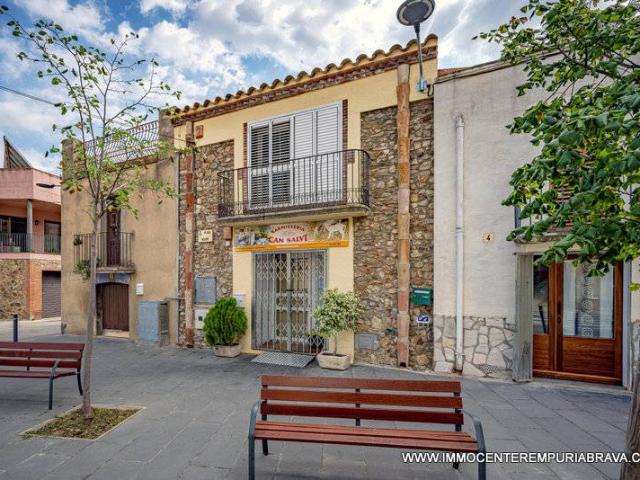 Villa en venta en Vilajuïga