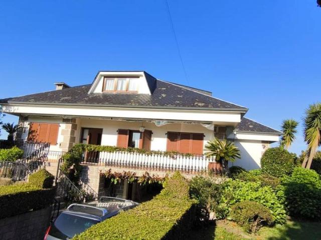 Villa en venta en Vilanova De Arousa, A Xunqueira