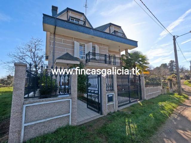 Villa en venta en Vilardevós