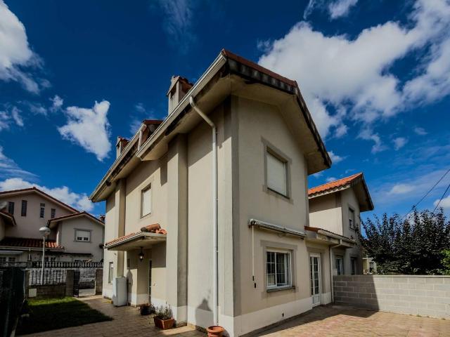 Chalet en venta en Villaescusa, Cantabria