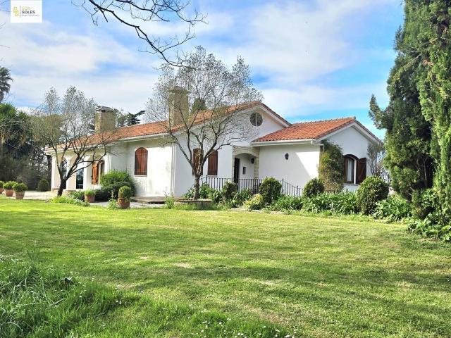 Chalet en venta en Villaescusa, Cantabria