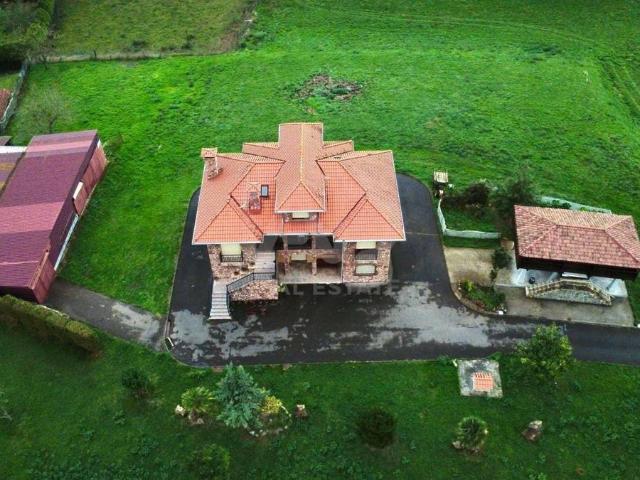 Chalet en venta en El Quirinal, Avilés