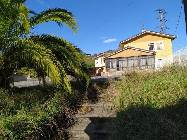 Chalet en venta en El Quirinal, Avilés
