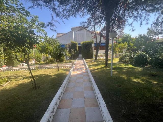 Chalet en venta en Villaluenga De La Sagra, Toledo