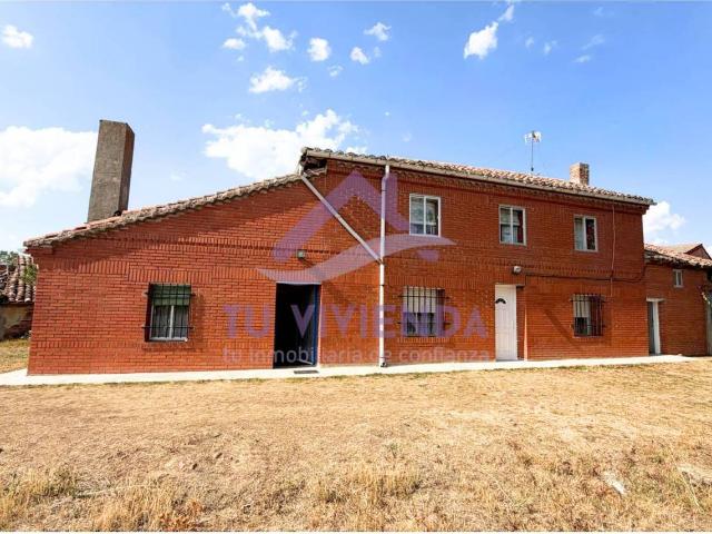 Chalet en venta en Villaluenga de la Vega, Palencia