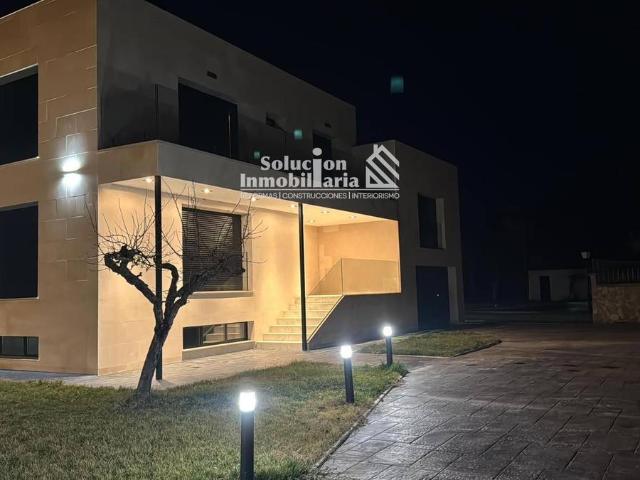 Chalet en venta en Anantapur, Villamayor