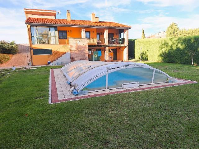 Chalet en venta en Villanueva De Duero, Valladolid