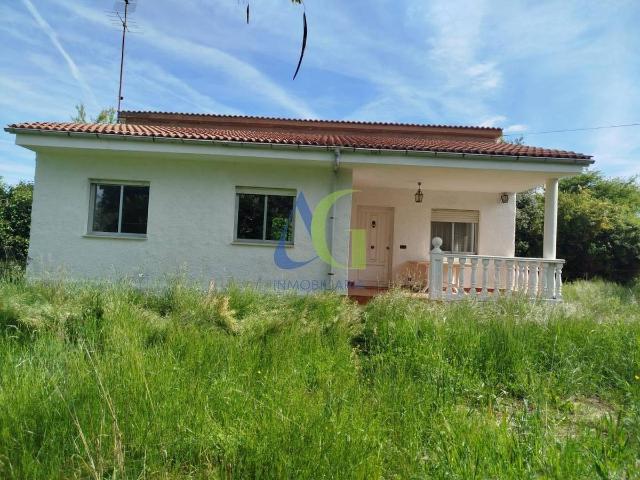 Chalet en venta en Navatejera, Villaquilambre