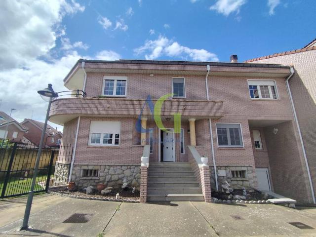 Chalet en venta en Navatejera, Villaquilambre