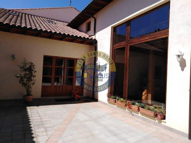 Chalet en venta en Navatejera, Villaquilambre