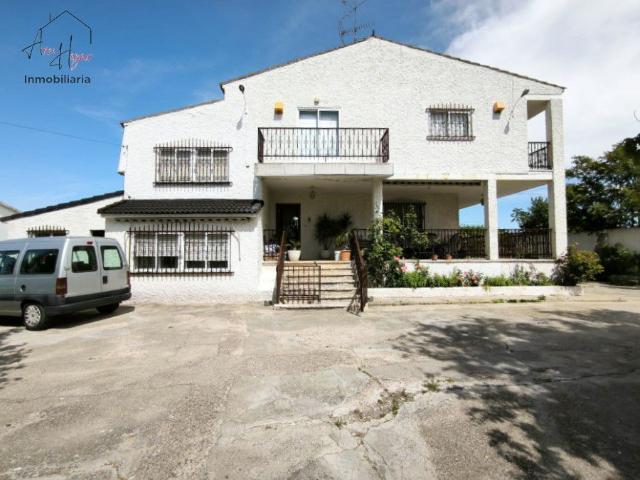 Villa en venta en Villares De La Reina, Polígono Industrial Los Villares
