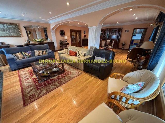 Villa en venta en Villares De La Reina