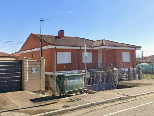 Chalet en venta en Villares De Órbigo, Castilla y León