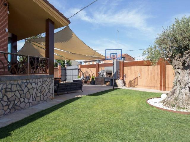 Chalet en venta en Villaturiel, Castilla y León