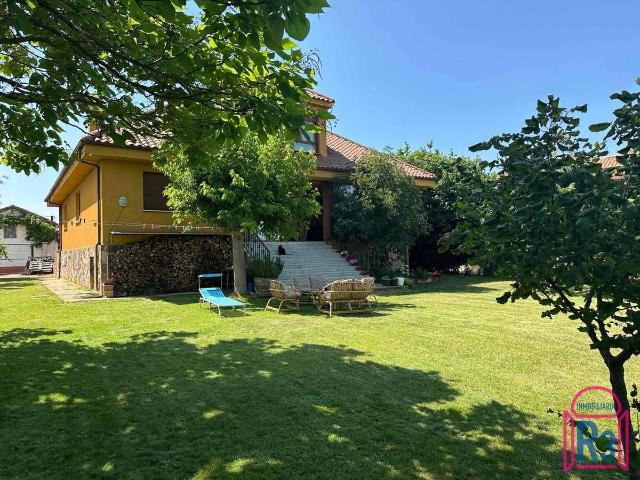 Chalet en venta en Villaturiel, Castilla y León
