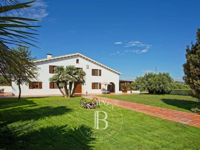 Villa en venta en Vilobí Del Penedès