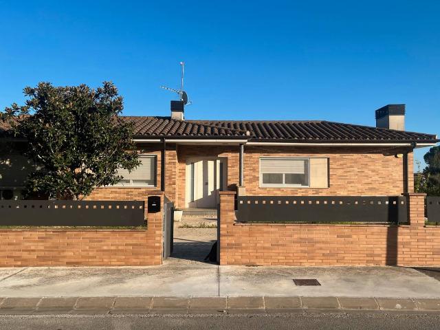 Villa en venta en Vilobí D'onyar