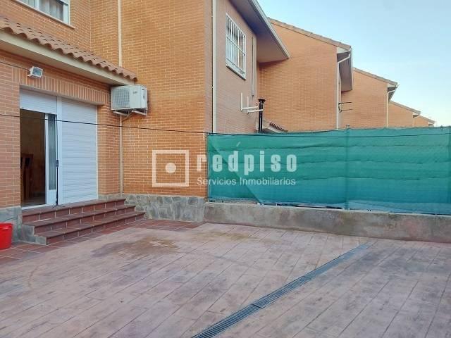 Villa en venta en Yuncos, Urbanización Cervantes