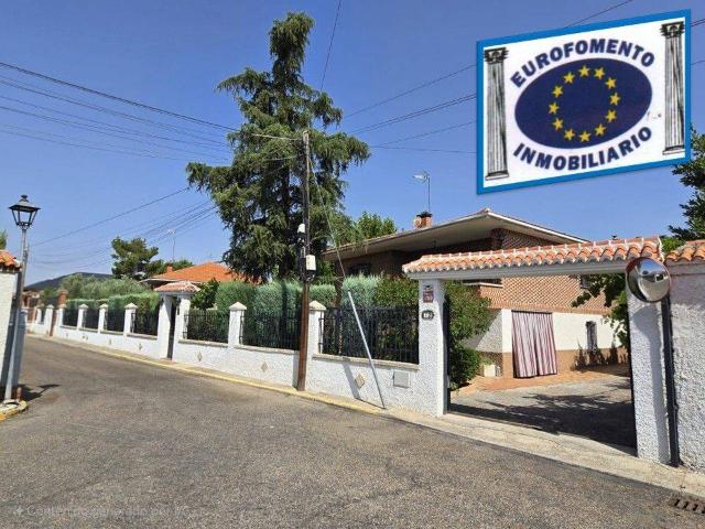 Villa en venta en Yuncos, Urbanización Cervantes