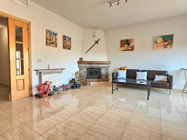 Villa en venta en Yuncos, Urbanización Cervantes