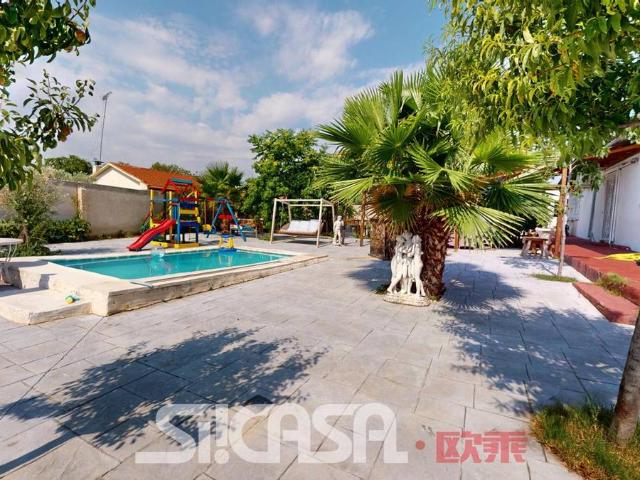 Villa en venta en Yuncos, Urbanización Cervantes