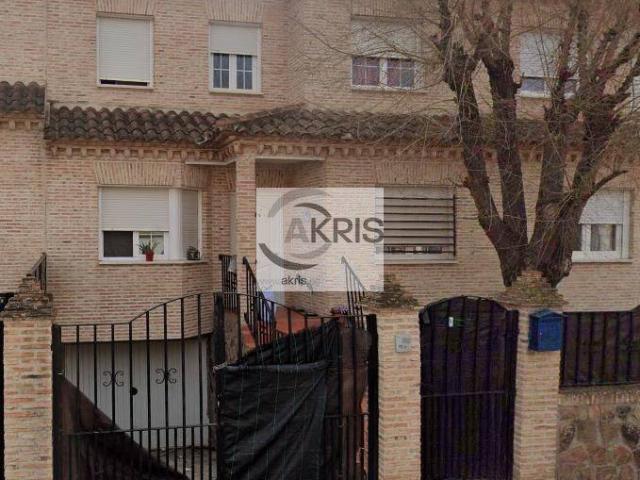 Villa en venta en Yuncos, Urbanización Cervantes