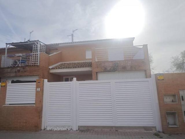 Villa en venta en Yuncos, Urbanización Cervantes