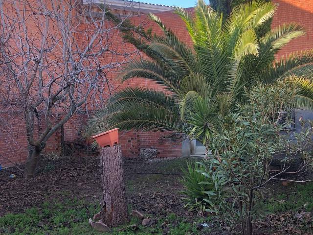 Villa en venta en Yuncos, Urbanización Cervantes
