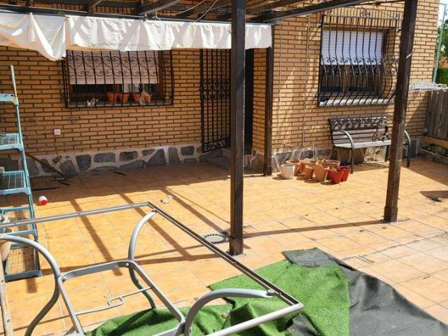 Villa en venta en Yuncos, Urbanización Cervantes