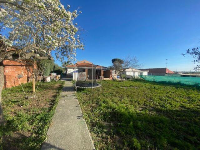 Villa en venta en Yuncos, Urbanización Cervantes